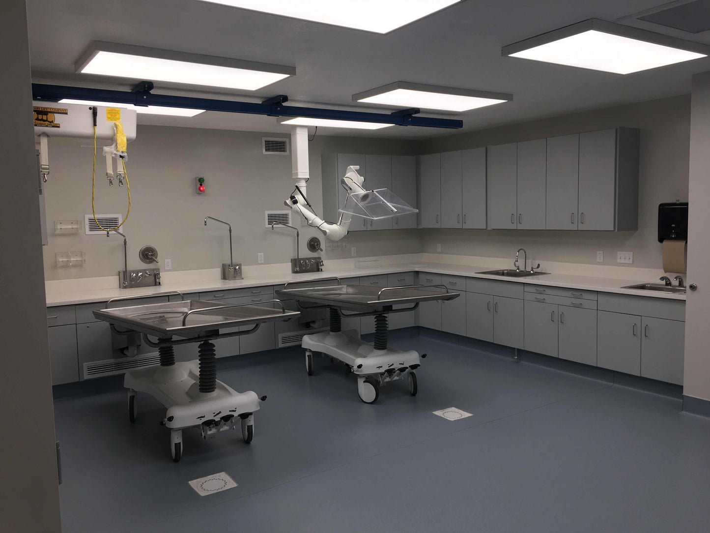 What Is an Embalming Table? A Deep Dive into Its Purpose and Use - American Mortuary Coolers & Equipments What Is an Embalming Table? A Deep Dive into Its Purpose and Use - American Mortuary Coolers & Equipments